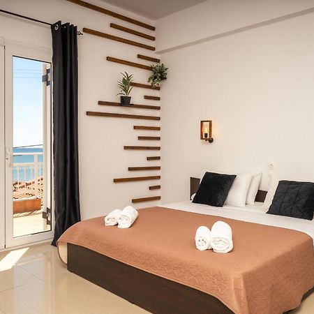 C'Est La Vie Rooms And Suites Laganas Exterior photo